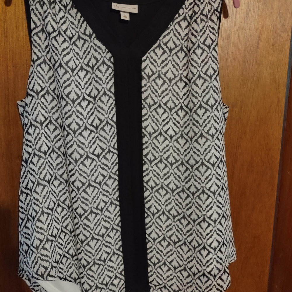 Dress Barn Black and White Geometric Blouse